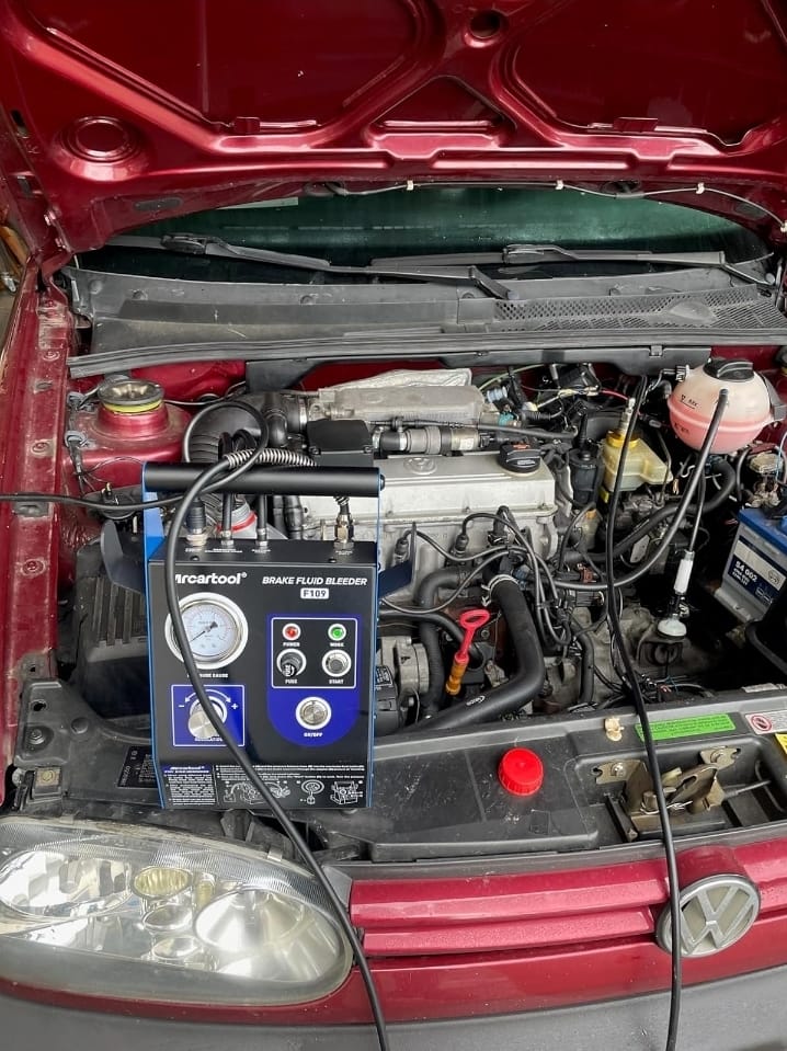 Brake bleeding kit
